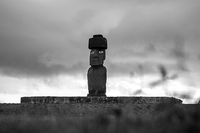 Moai_Ahu_Ko_Te_Riku